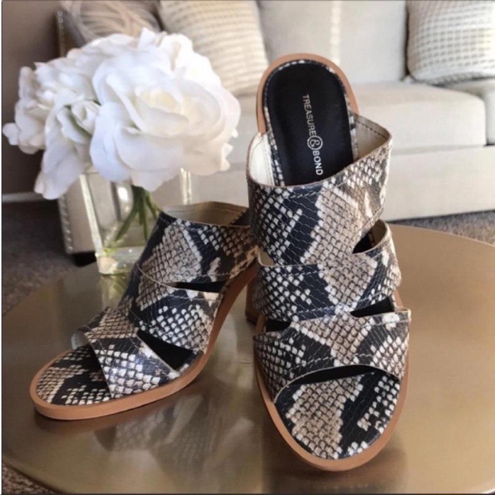 Treasure & Bond Natural Snake Faux‎ Leather Sandals Size 8.5